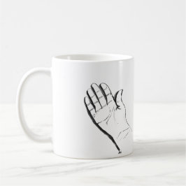 schwarze und weiße Hand auf Kaffeetasse