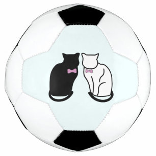 Schwarze und weiße Katze Fußball