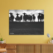 Schwarze und weiße Kühe am Zaun Leinwanddruck (Insitu (Wohnzimmer))