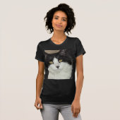 Schwarze und weiße, langhaarige Katze T-Shirt (Vorne ganz)