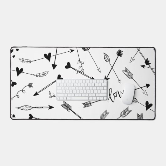 Schwarze und weiße Pfeile und Herzen Schreibtischunterlage (Tastatur & Maus)