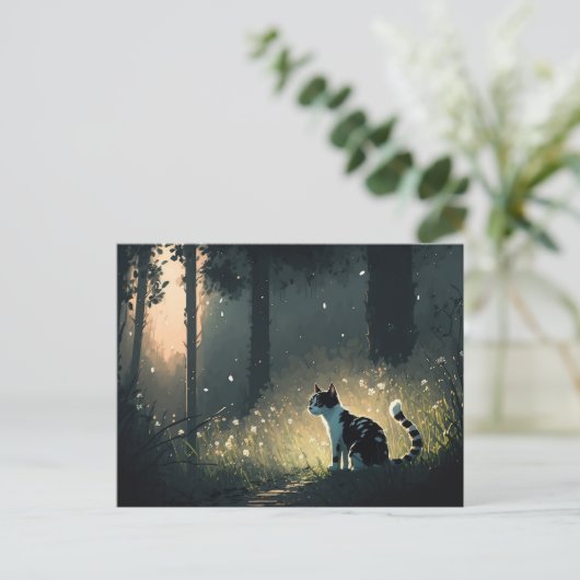 Schwarze und weiße Piebaldkat im Wald Postkarte (Stehend Vorderseite)