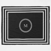 Schwarze und weiße Rahmen aus dunklem Monogramm Ge Fleecedecke (Vorderseite (Horizontal))