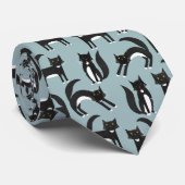 Schwarze und weiße Tuxedo Katzen Krawatte (Gerollt)