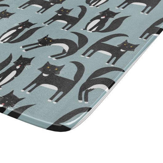 Schwarze und weiße Tuxedo-Katzen Schneidebrett (Ecke)