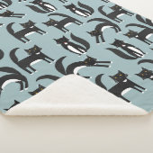 Schwarze und weiße Tuxedo-Katzen Sherpadecke (3/4)