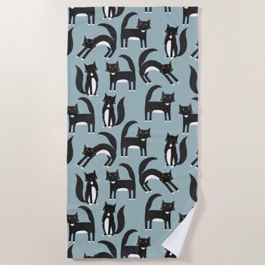 Schwarze und weiße Tuxedo Katzen Strandtuch (Vorderseite)
