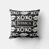Schwarze und weiße Xoxo Lippen Ihren Namen Kissen (Rückseite)