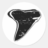 Schwarze, versteinerte Haizahnkleber Runder Aufkleber (Vorderseite)