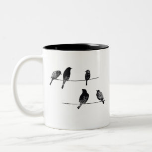 Schwarze Vögel auf Draht getragen Aussehen Zweifarbige Tasse