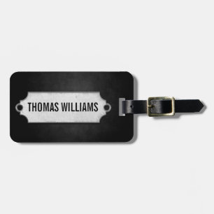 Schwarze weiche Textur mit Metallmarke Gepäckanhänger