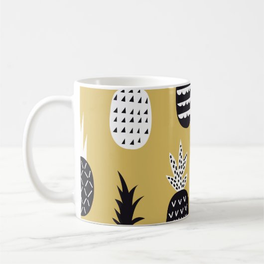 Schwarze, weiße Ananas, gelber Hintergrund Kaffeetasse (Links)