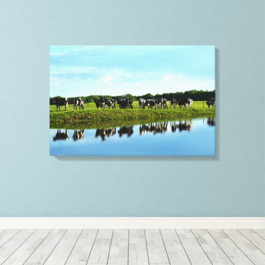 Schwarze, weiße Holsteinkühe in der Weide Leinwanddruck (Insitu (Holzboden))