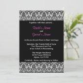 Schwarze/weiße/rosa Damast-Hochzeits-Einladung Einladung (Stehend Vorderseite)