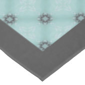 Schwarze, weiße und Aquamarine Diamantfacetten Tischdecke (Schrägansicht)