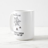 Schwarze Widow Spinnen mit WebHalloween Kaffeetasse (Vorderseite Links)