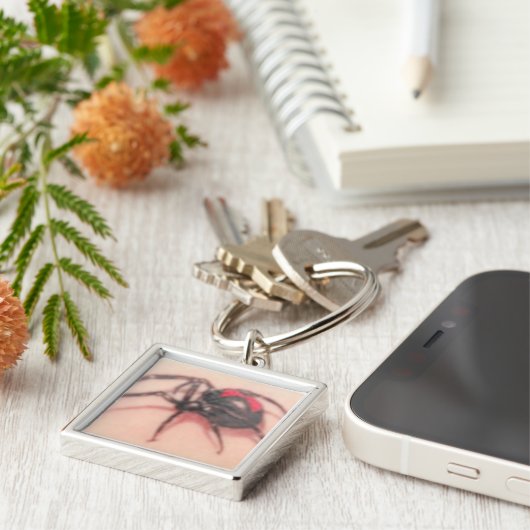 SCHWARZE WITWE SCHLÜSSELANHÄNGER (Seite)