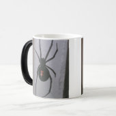 Schwarze Witwen-Tasse Verwandlungstasse (Vorderseite Links)