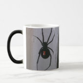 Schwarze Witwen-Tasse Verwandlungstasse (Links)