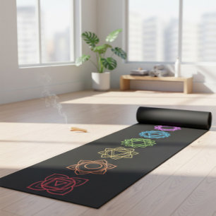 Schwarze Yogamatte mit farbenfrohen Chakren