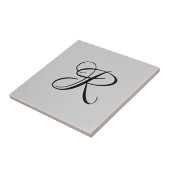 Schwarzer 3D-Kalligrafie-Anfangsbuchstabe | Pastel Fliese (Seite)