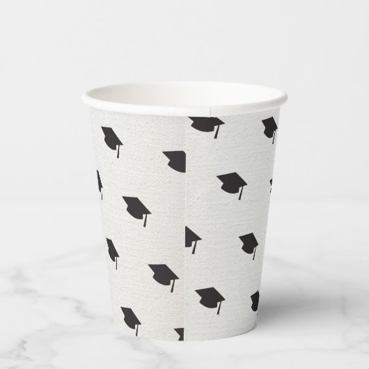 Schwarzer Abschluss Hut auf weißem neuem Party Pappbecher (Rechts)