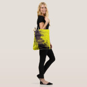Schwarzer abstrakter Spritzer malen Tropfen auf ei Tasche (Am Model)