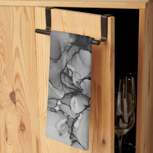 Schwarzer Alkoholtupfer Geschirrtuch (Drittel gefaltet)