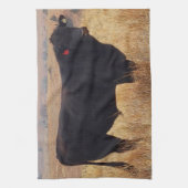 Schwarzer Angus Steer Grazing mit Herde Geschirrtuch (Vertikal)