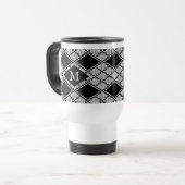 SCHWARZER ARGYLE-STRICK-REISEBECHER + Initiale Reisebecher (Vorderseite Links)