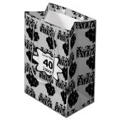 Schwarzer Ballon-Geburtstag | personifizieren Mittlere Geschenktüte (Vorderseite Schrägansicht)