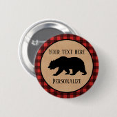 Schwarzer Bär auf einem roten und schwarzen Karier Button (Vorne & Hinten)
