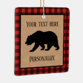 Schwarzer Bär auf einem roten und schwarzen Karier Keramikornament (Rechts)