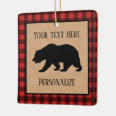 Schwarzer Bär auf einem roten und schwarzen Karier Keramikornament (Links)