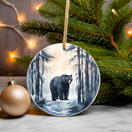 Schwarzer Bär bei Waldtieren im Winter Keramik Ornament