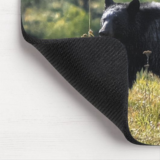 Schwarzer Bär durch eine Ranch-Weide II Mousepad (Ecke)