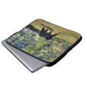 Schwarzer Bär durch eine Ranch-Weide Laptopschutzhülle (Vorne Knopf)