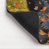 Schwarzer Bär im Herbst Mousepad (Ecke)