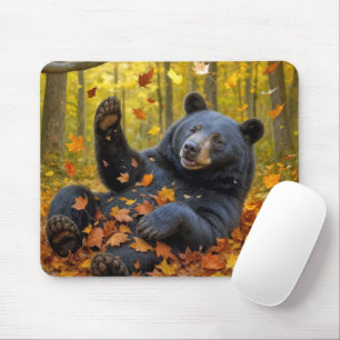 Schwarzer Bär im Herbst Mousepad