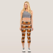 Schwarzer Bär im Herbstwald Capri Leggings (Vorderseite)