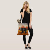 Schwarzer Bär im Herbstwald Tasche (Am Model)