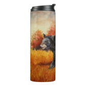 Schwarzer Bär im Herbstwald Thermosbecher (Nach links gedreht)