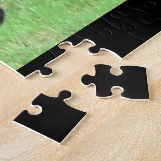 Schwarzer Bär im Hinterhof Puzzle (Seite)