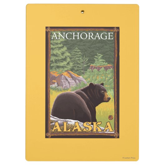 Schwarzer Bär im Wald - Anchorage, Alaska Klemmbrett (Rückseite)