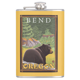 Schwarzer Bär im Wald - Biegung, Oregon Flachmann