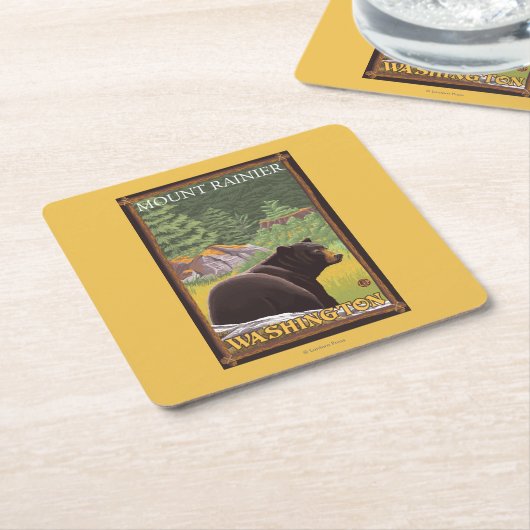 Schwarzer Bär im Wald - der Mount Rainier, Rechteckiger Pappuntersetzer (angewinkelt)