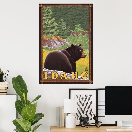 Schwarzer Bär im Wald - Idaho Poster (Heimbüro)