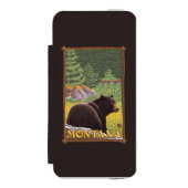 Schwarzer Bär im Wald - Montana Incipio iPhone Geldbeutel-Hülle (Folio Vorderseite)