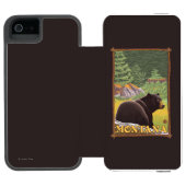 Schwarzer Bär im Wald - Montana Incipio iPhone Geldbeutel-Hülle (Folio Geöffnet)