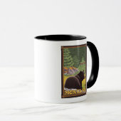Schwarzer Bär im Wald - Montana Tasse (VorderseiteRechts)